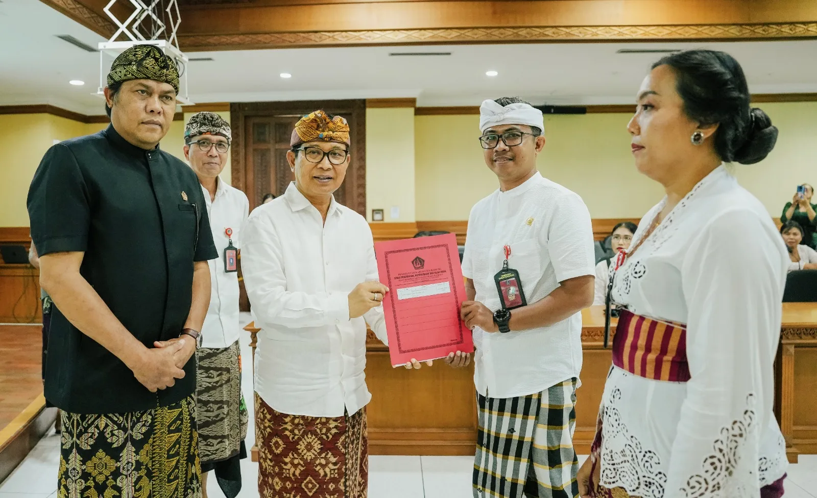 Segarkan Dunia Pendidikan, 25 Kepala Sekolah Baru di Badung di Lantik Bupati Adi