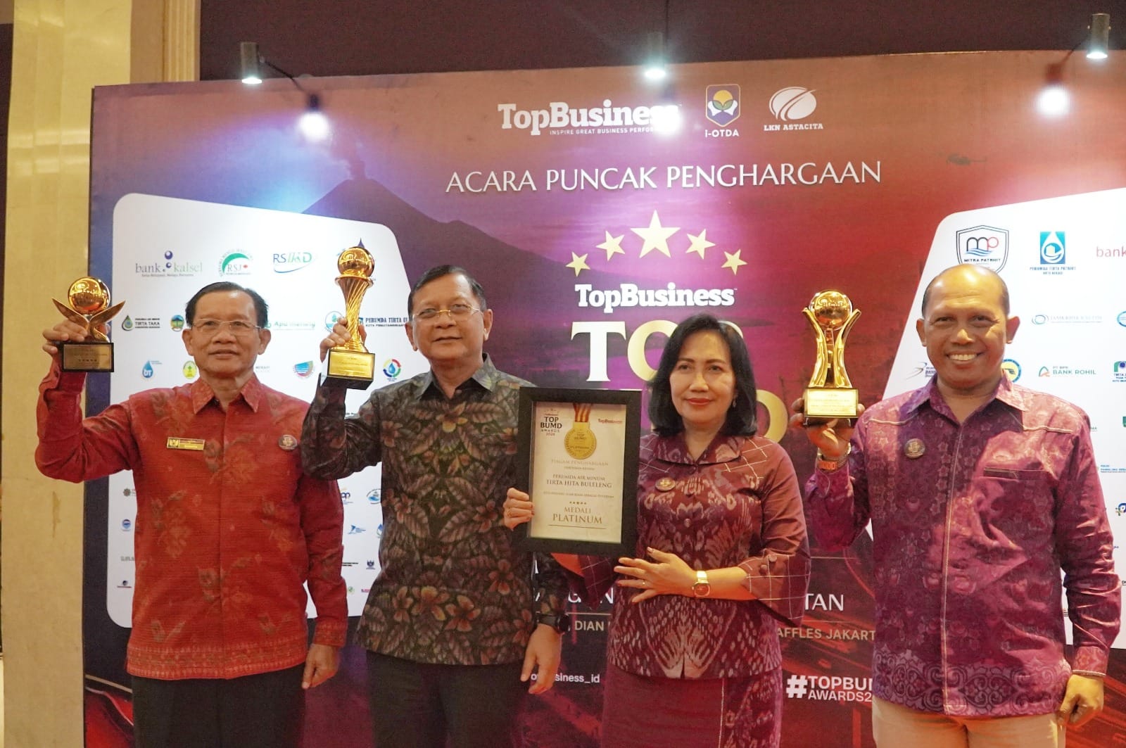 Buleleng Bangga! Perumda Tirta Hita Sabet Predikat Bintang 5 dan TOP Platinum di Jakarta