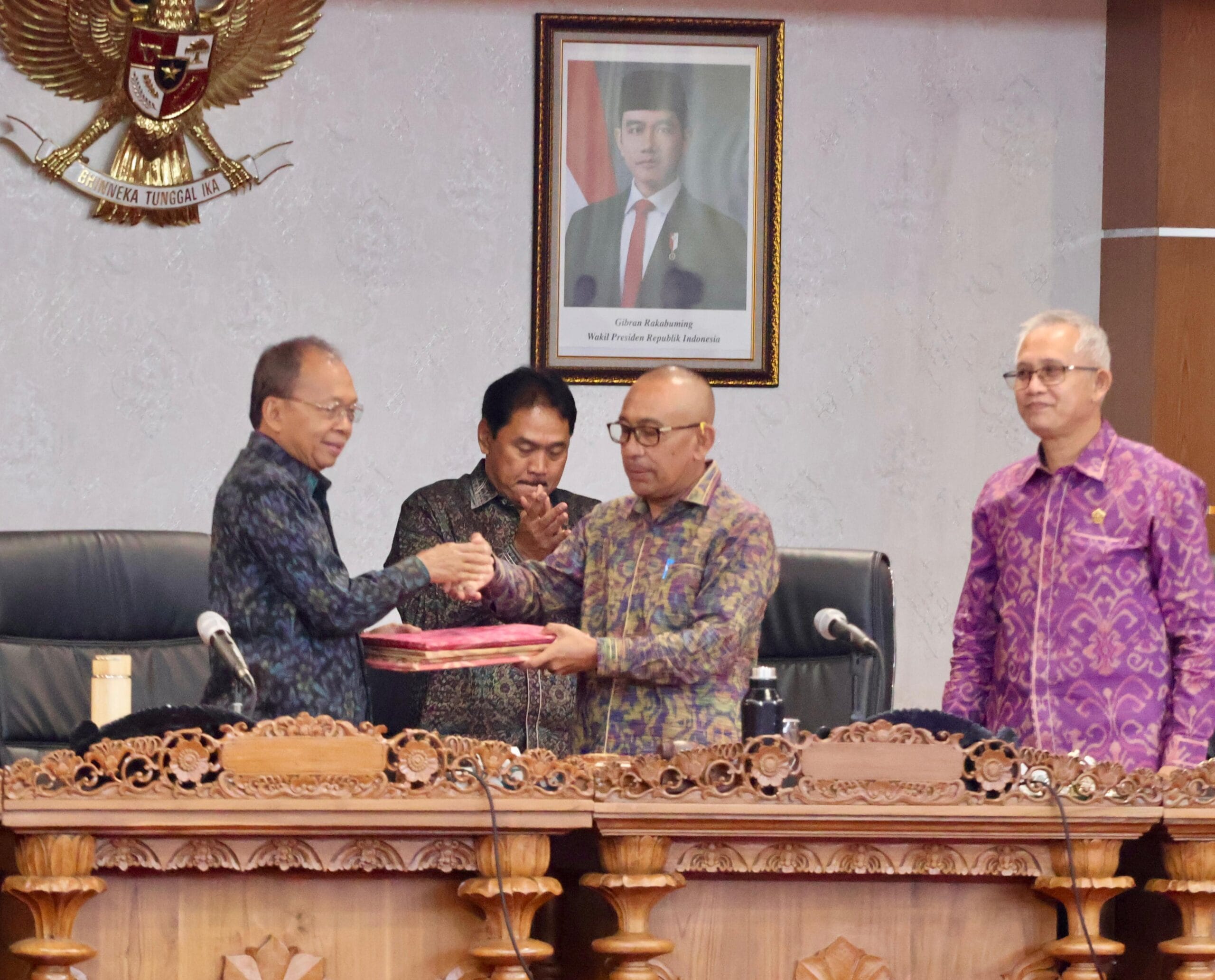Seluruh Fraksi DPRD Bali Dukung Raperda Pariwisata Berkualitas dan Optimalisasi Pajak Daerah