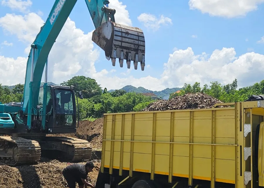 Sampah Denpasar Mulai Masuk Klungkung, Wabup Tjok Surya Wanti-wanti Petugas : Jangan Sampai Kecolongan