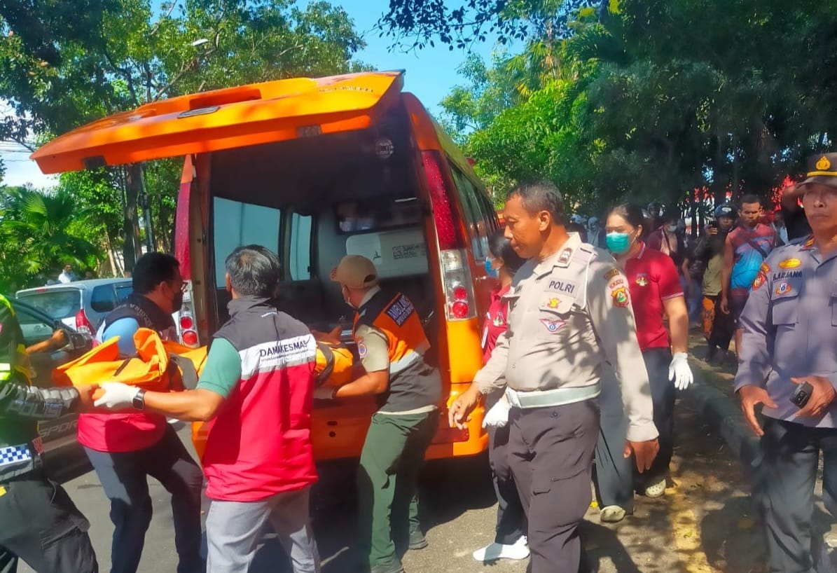 Kecelakaan Maut di Bypass Ida Bagus Mantra, Pengendara Motor Asal Malang Tewas Usai Tabrak Trotoar