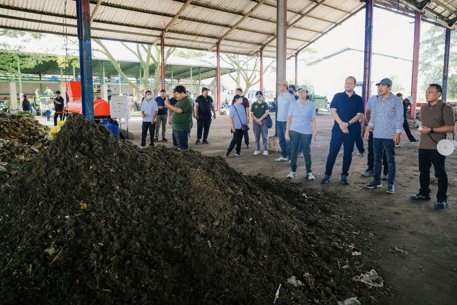 Jaga Wajah Pariwisata, DLHK Badung Kerahkan 900 “Pasukan Semut” Pilah 50 Ton Sampah Liar Setiap Hari