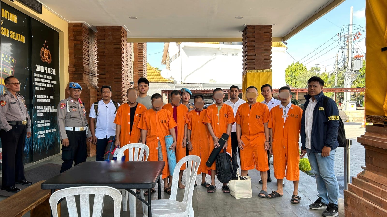 Pura di Denpasar Disatroni Maling! Komplotan Asal Jawa Timur Gasak Ribuan Uang Kepeng Kuno, Polisi Ringkus 6 Pelaku