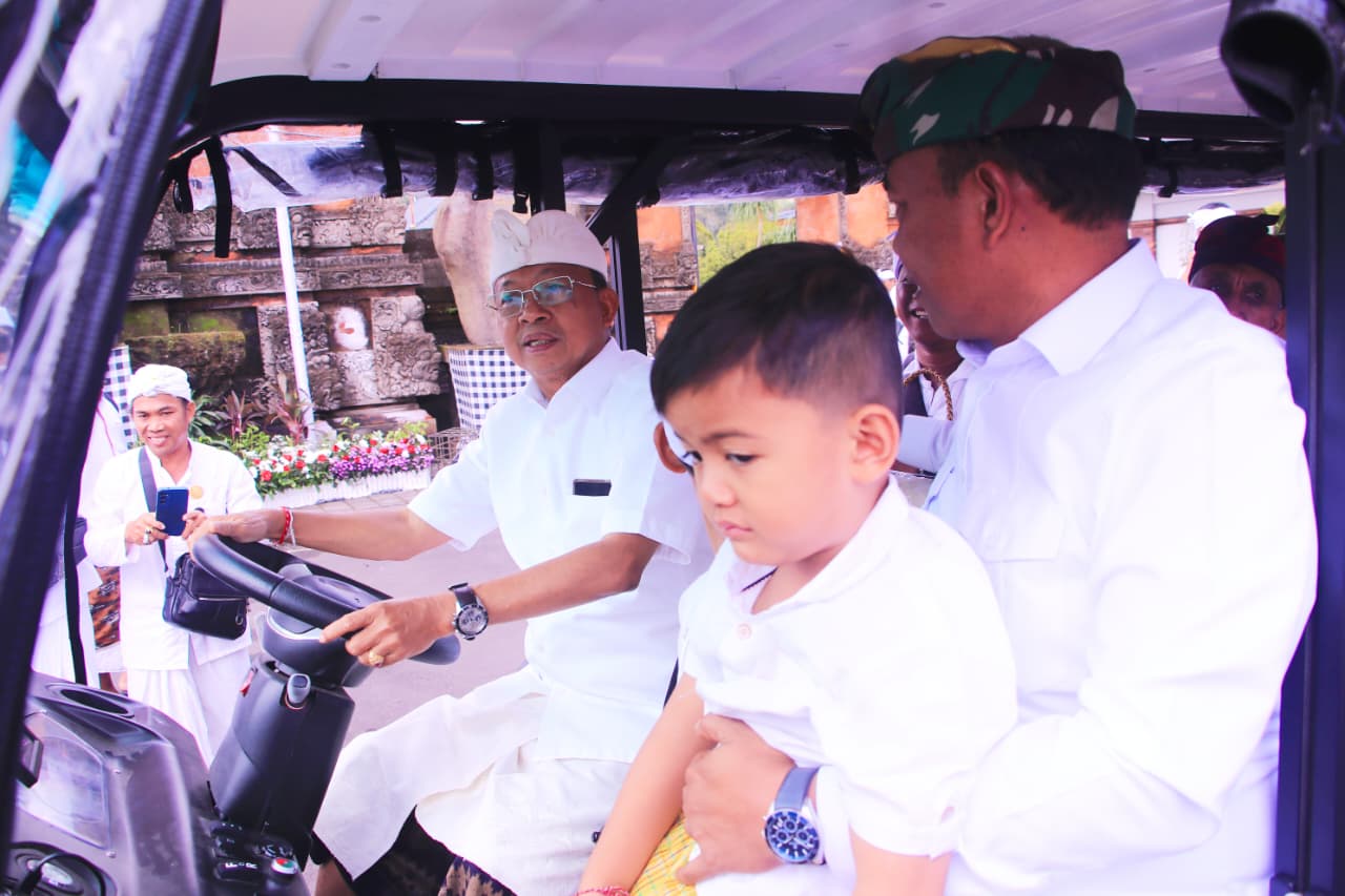 “Rumah Ida Bhatara Tak Boleh Reyot!” Gubernur Koster Kucurkan Rp 203 Miliar untuk Restorasi Total Pelinggih di Besakih