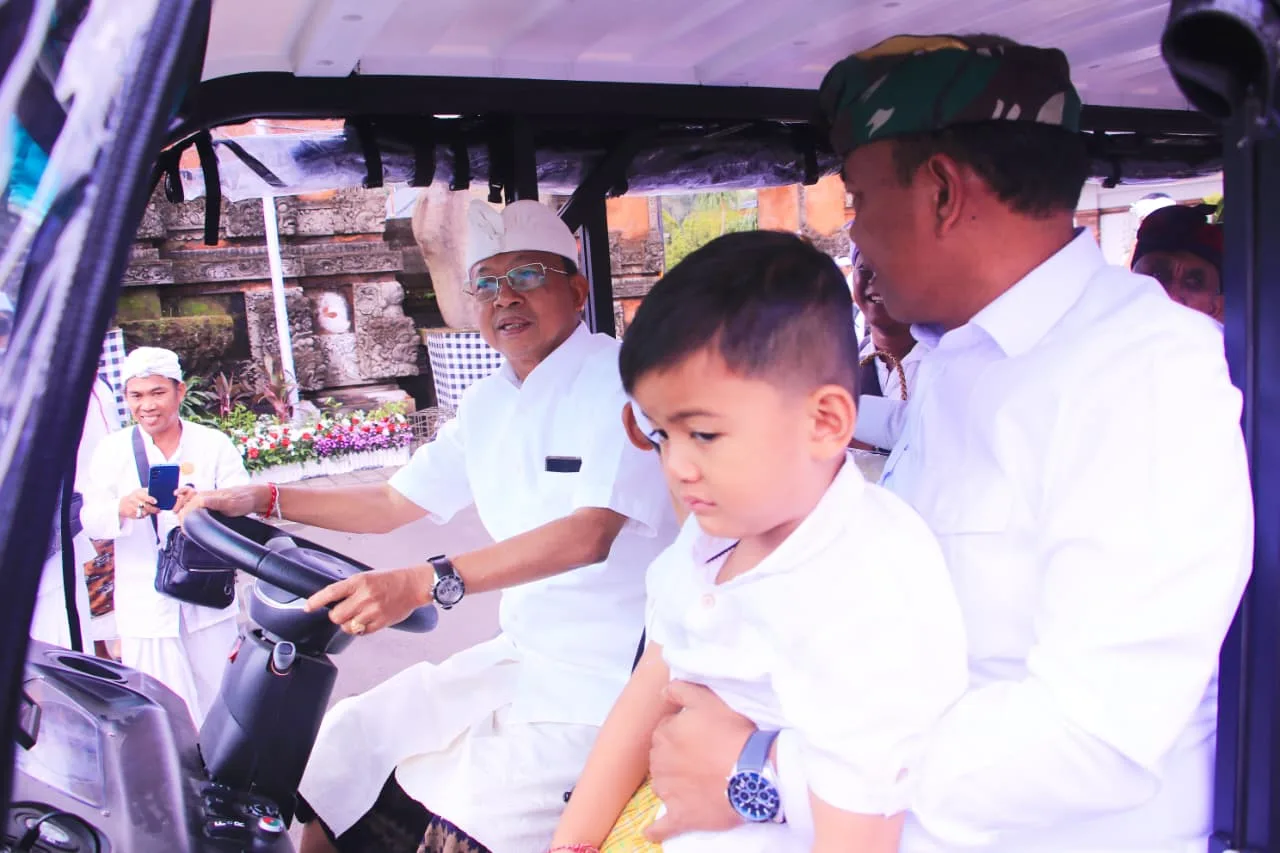 “Rumah Ida Bhatara Tak Boleh Reyot!” Gubernur Koster Kucurkan Rp 203 Miliar untuk Restorasi Total Pelinggih di Besakih