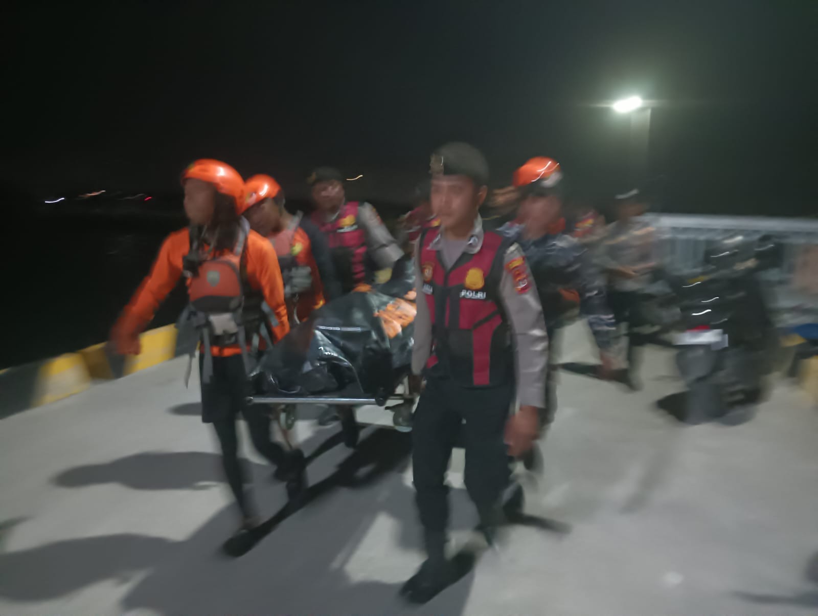 Pemancing Terjatuh Ditemukan Meninggal, Polsek Nusa Penida Tutup Akses ke Lokasi