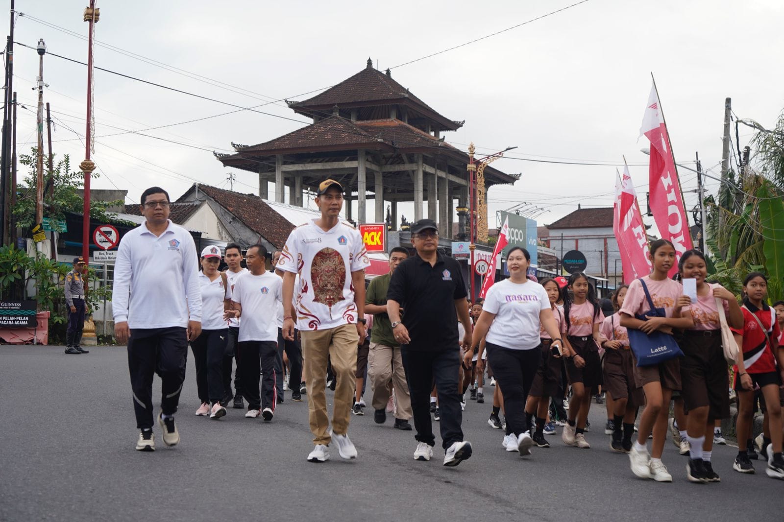 Hari Terakhir Festival Semarapura ke-8, Masyarakat Diajak Sehat Bersama Lewat Fun Walk