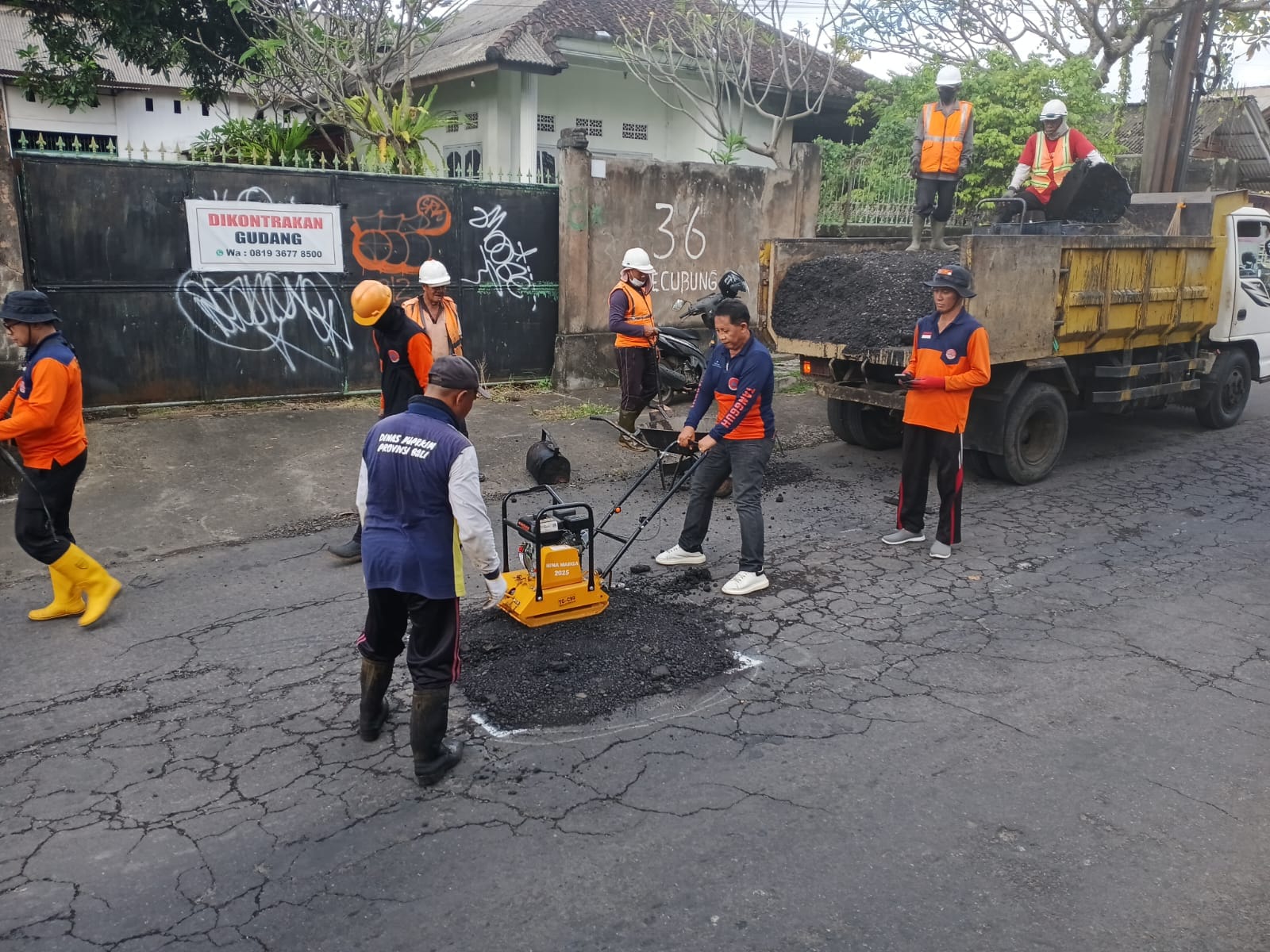 TRC BPBD Klungkung – Dinas PU Bali, Kolab Aspal Jalan Berlubang di Kecubung dan Rama Klungkung