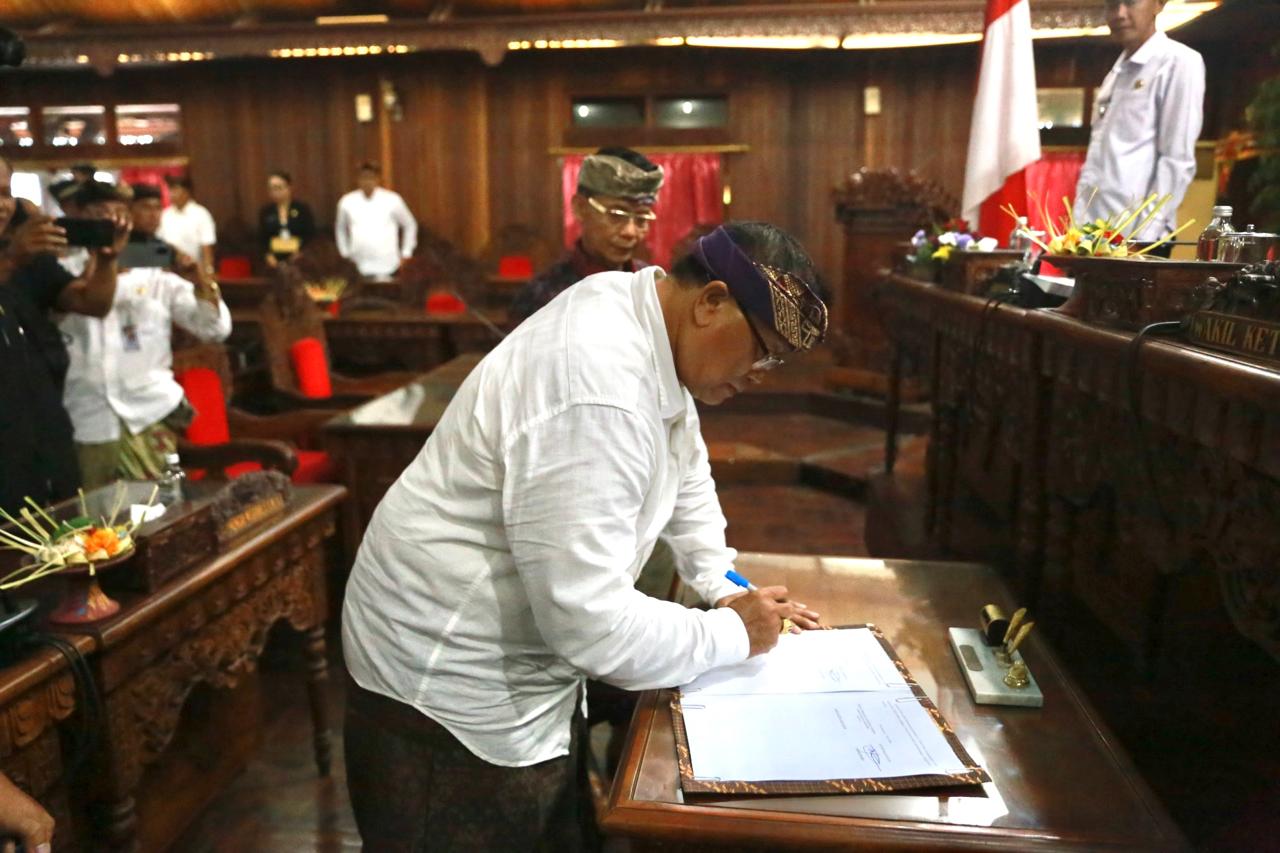 Klungkung Punya Aturan Baru! Bupati – DPRD Teken Perda Ketertiban Umum dan PSU, Apa Dampaknya buat Warga ?