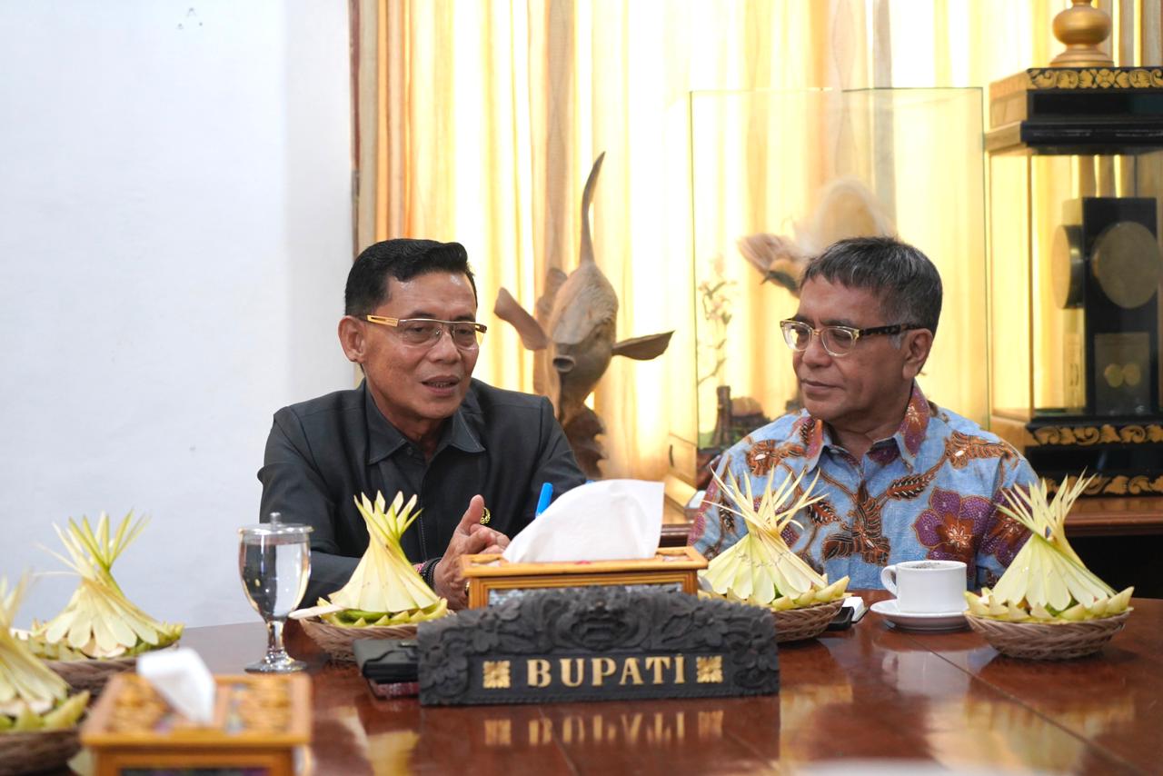 Terima Kunjungan DPR RI, Bupati Satria Targetkan Tenun Rangrang dan Wayang Kamasan Tembus Pasar Global