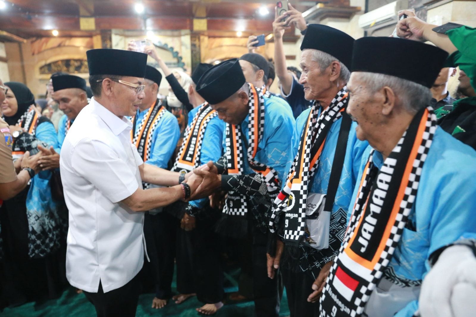 Bupati Made Satria Lepas Jemaah Haji Klungkung, Ada Jemaah Berusia 80 Tahun