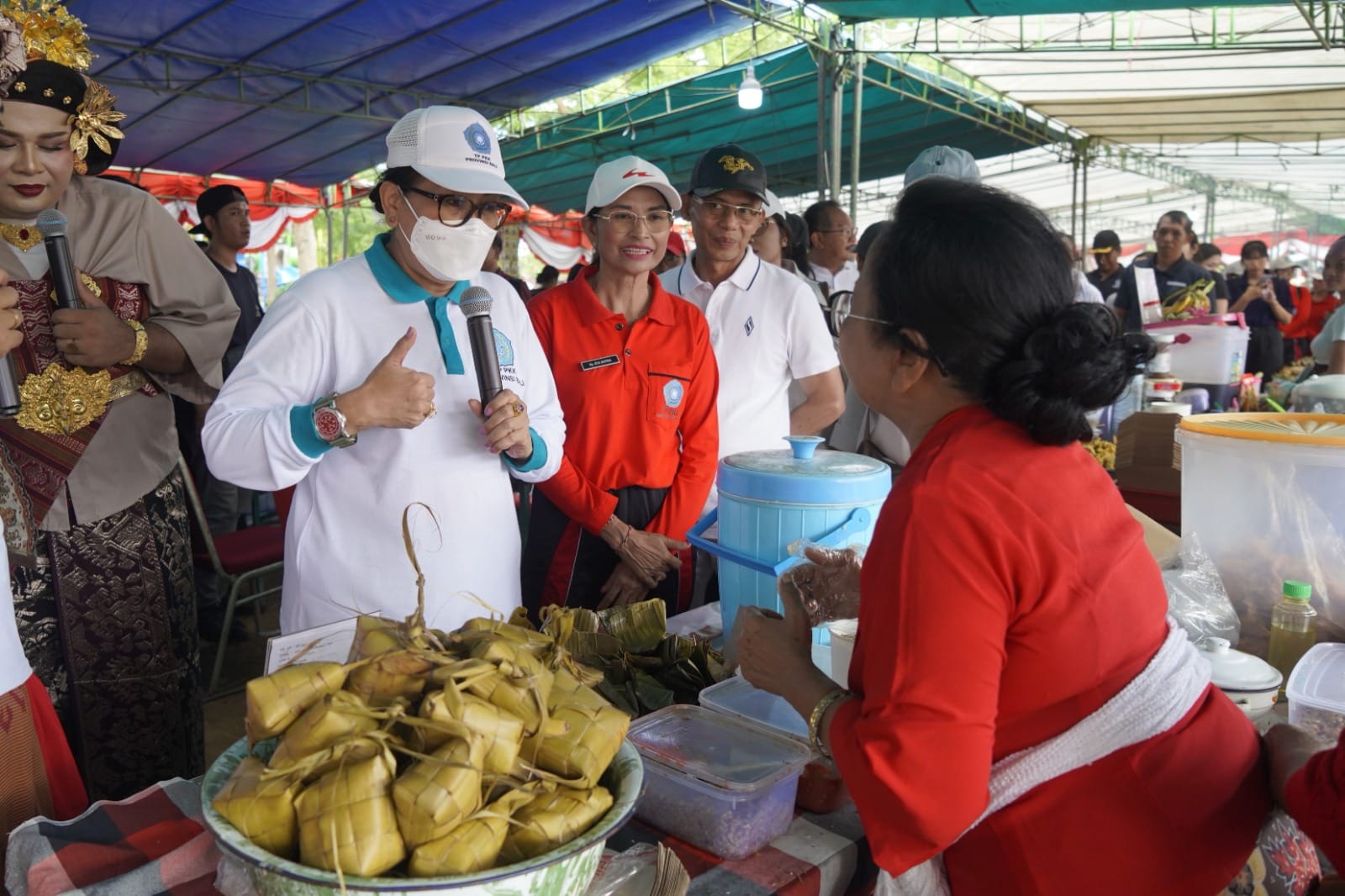 Sinergi “Berbelanja dan Berbagi”, Pasar Rakyat TP PKK Bali di Klungkung Berdayakan 99 UMKM