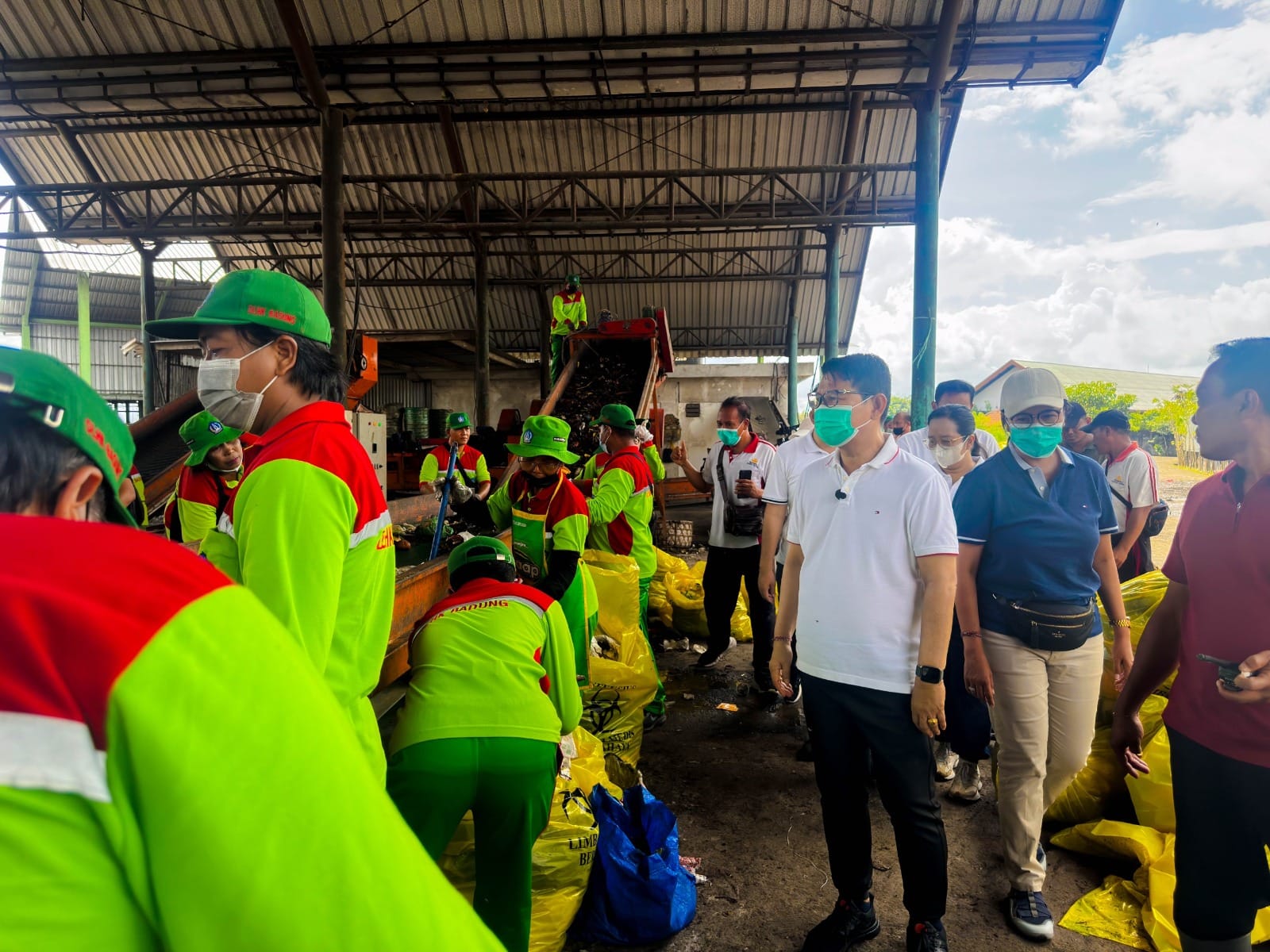 Kabar Gembira! Selain Sembako, Bupati Adi Arnawa Janjikan Insentif Galungan buat Petugas Kebersihan Badung