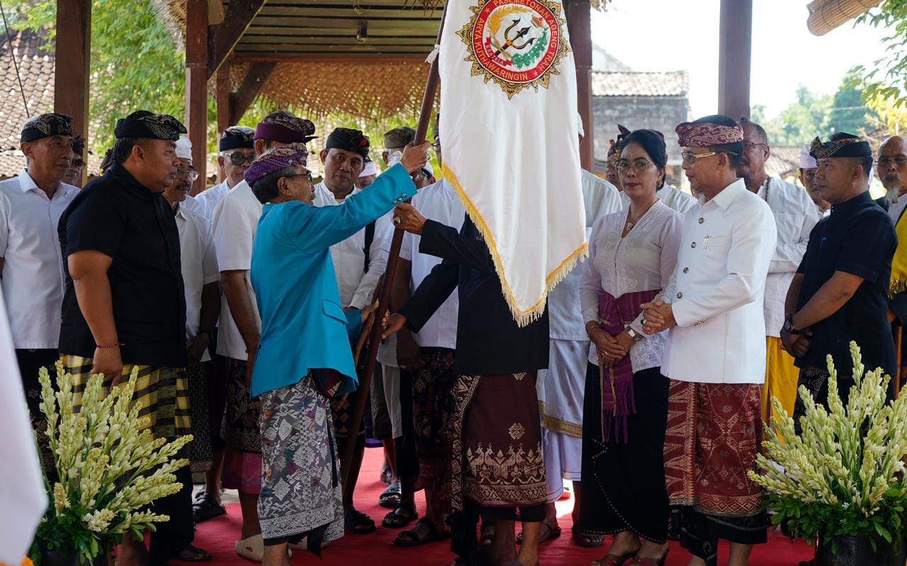 Pengurus Ageng Pasemetonan Ageng Trah Arya Kuthawaringin 2025-2030 Dikukuhkan