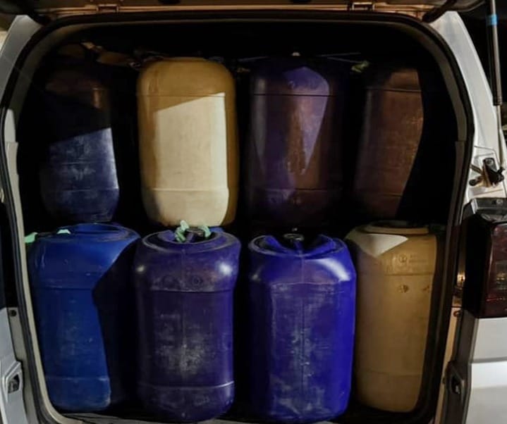 Polsek Denbar Bongkar Penjualan Ilegal Pertalite Subsidi, 384 Liter BBM Disita – 2 Pelaku Diamankan