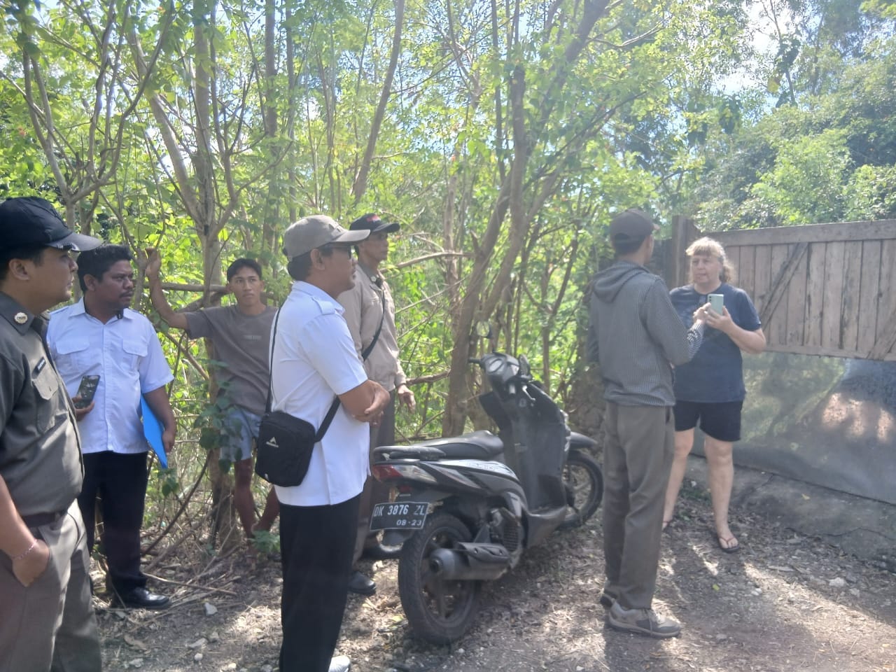 Satpol PP Klungkung Mediasi Aduan Warga Terkait Kebisingan Shelter Anjing Milik WNA di Nusa Penida