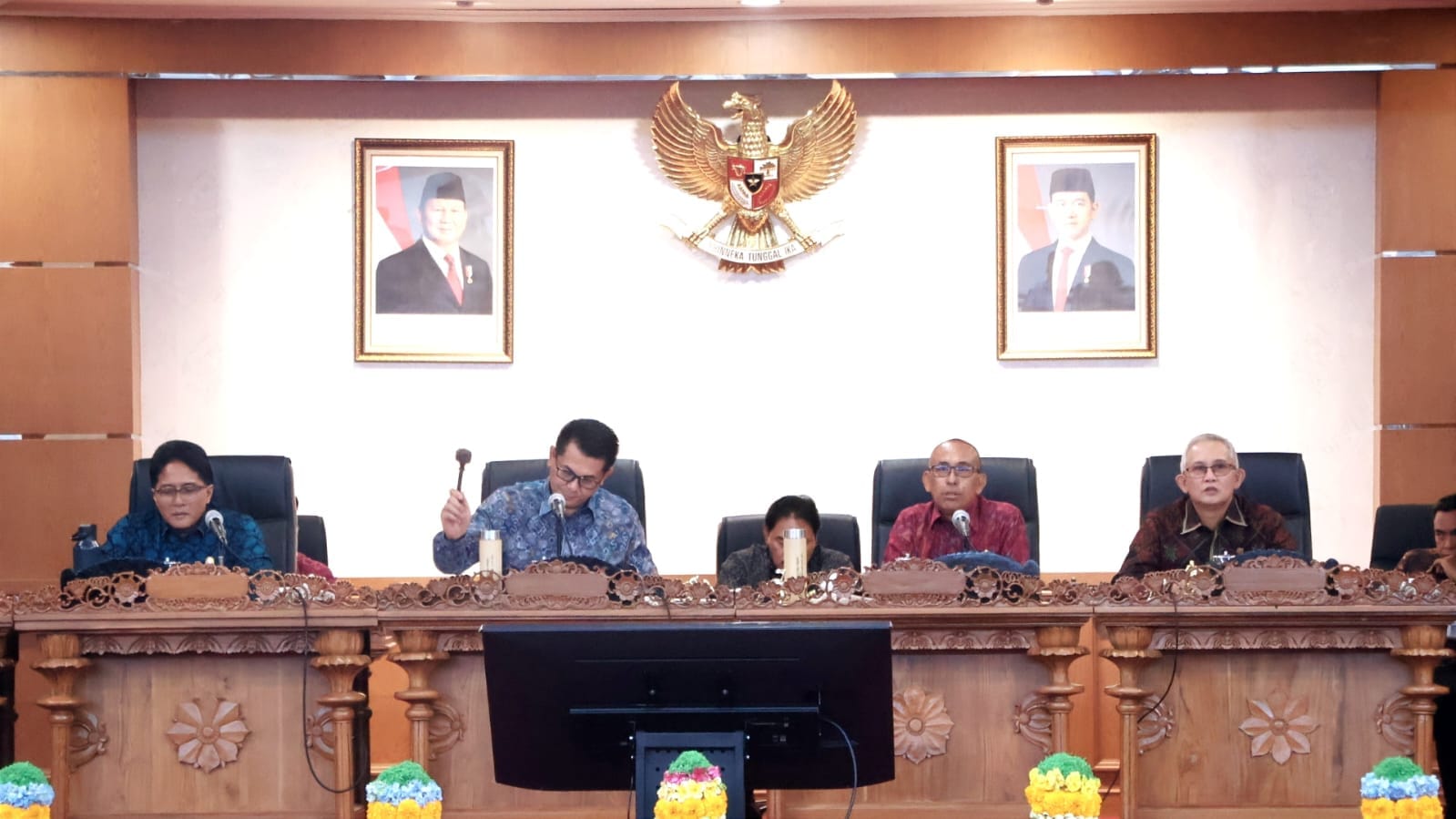 Sampaikan Pendapat Akhir Raperda Pajak dan Retribusi, Wagub Giri Prasta Tekankan Kemandirian Fiskal Berbasis Tri Hita Karana