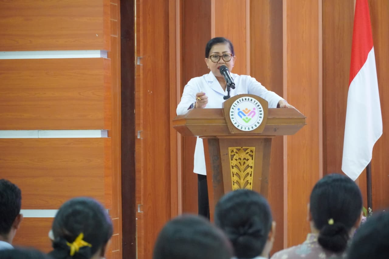 Buka Bimtek Bina Posyandu, Ny. Putri Koster Tekankan Penguatan Kader Berbasis Kearifan Lokal dan Enam SPM