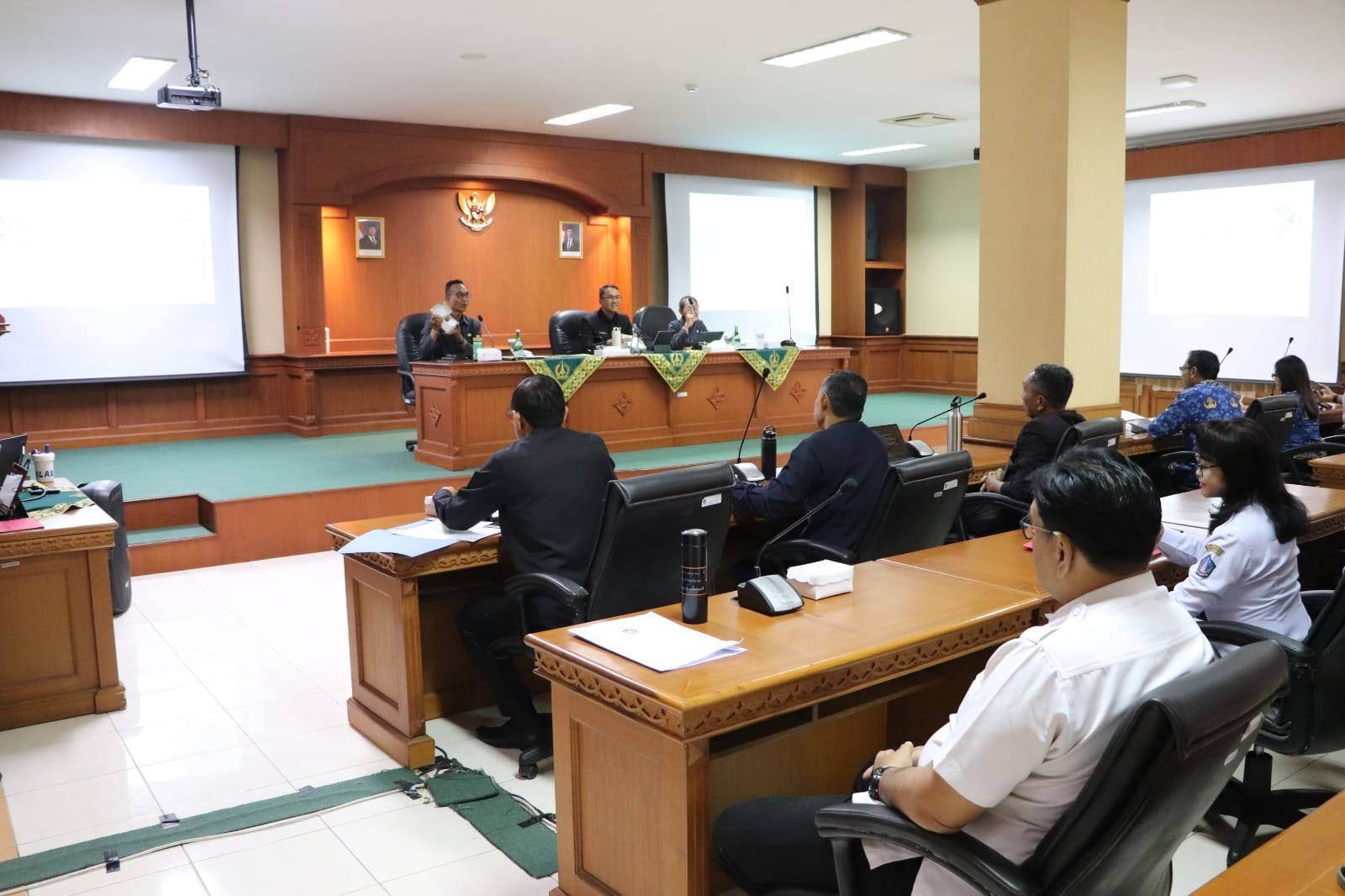 Kawal Serapan Anggaran dan Proyek Fisik, Sekda Surya Suamba Pimpin Evaluasi APBD Badung 2026 Triwulan I