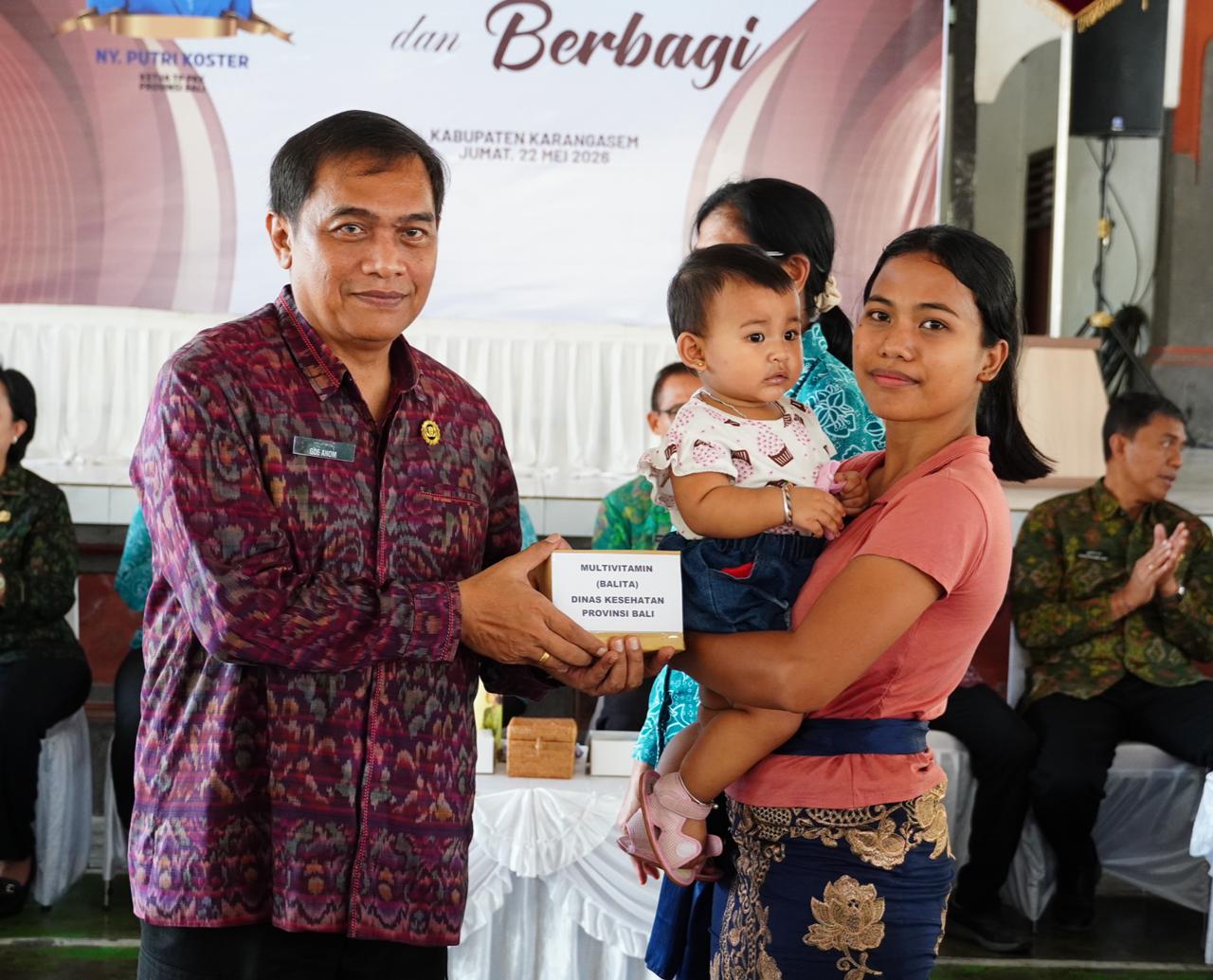 Sasar 150 Lansia hingga Bumil di Karangasem, Ny. Putri Koster Turun Gunung Salurkan Bantuan dan Edukasi Gemar Makan Ikan!