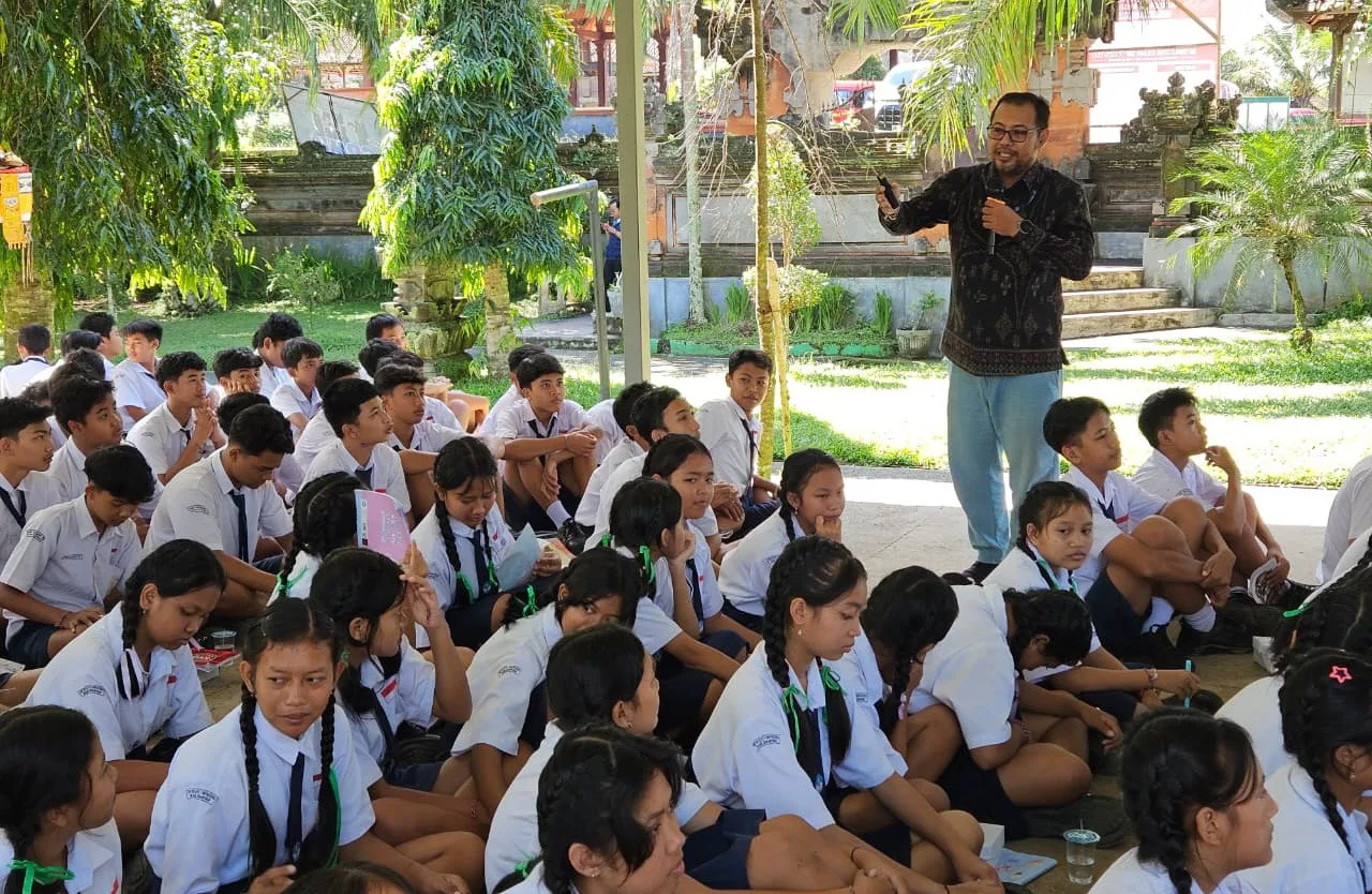 Lindungi Siswa dari Risiko Dunia Online, Diskominfo Gianyar Sosialisasikan Sekolah Aman Digital di Tampaksiring
