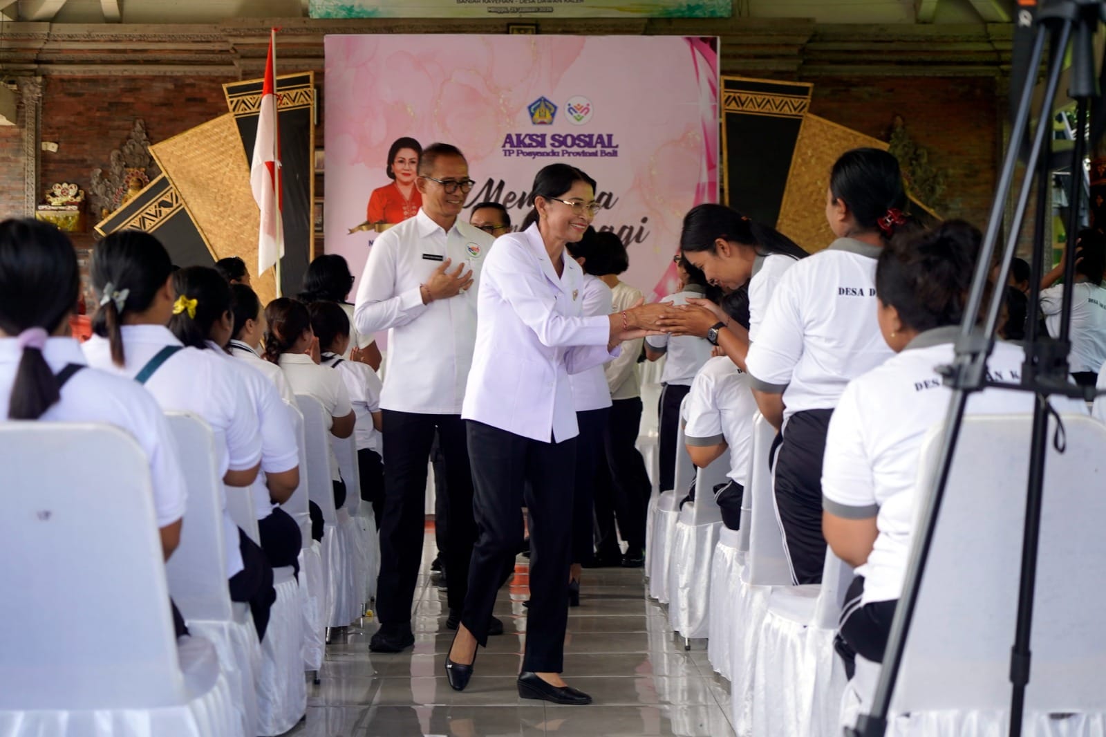 Gelar Aksi ‘Membina dan Berbagi’ di Dawan, TP Posyandu Klungkung Guyur Stimulus Pangan untuk Ratusan Kader