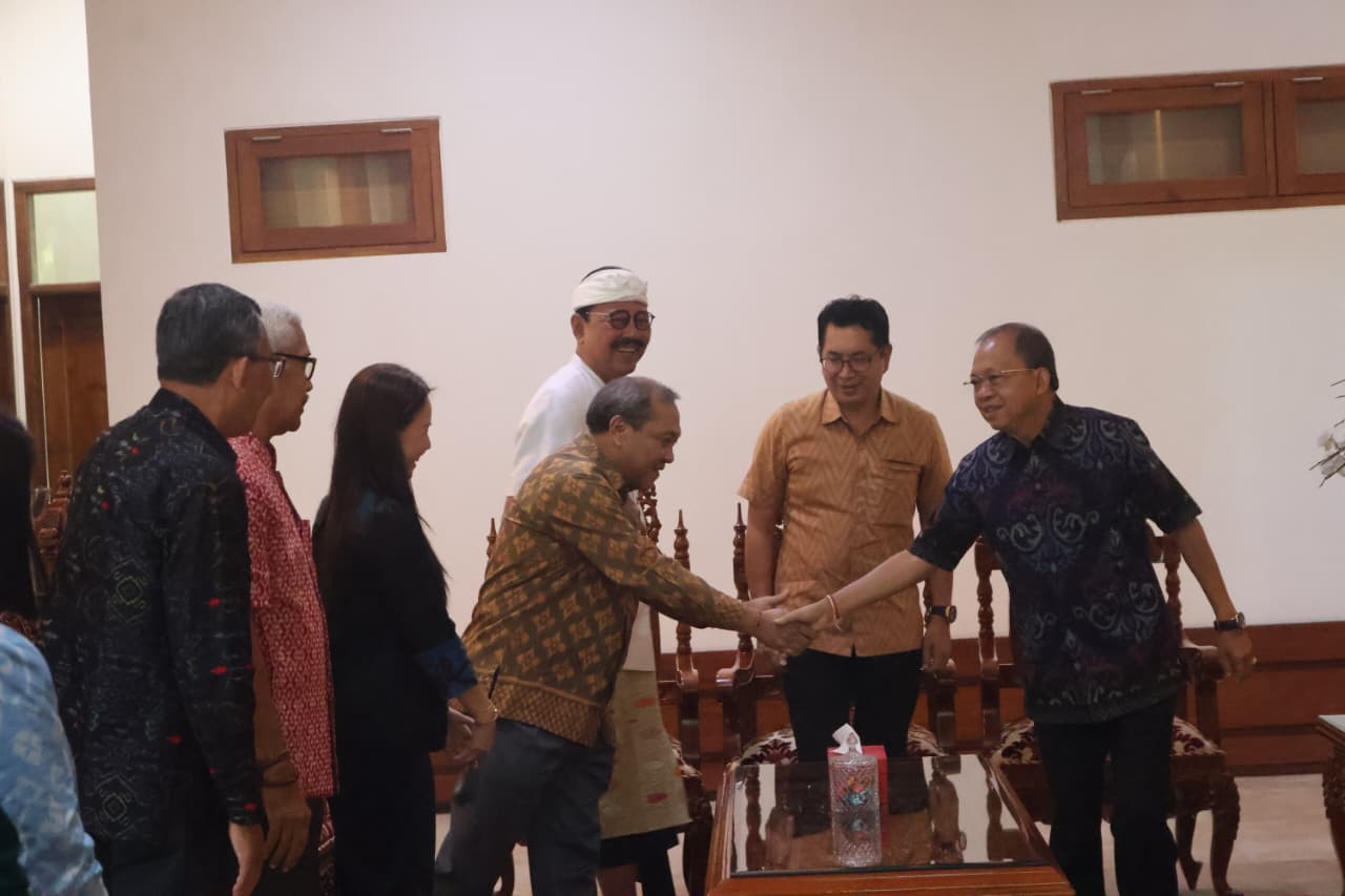 Terima Audiensi BaliCEB, Gubernur Koster Minta Standardisasi MICE Bali Berbasis Budaya dan Serap UMKM