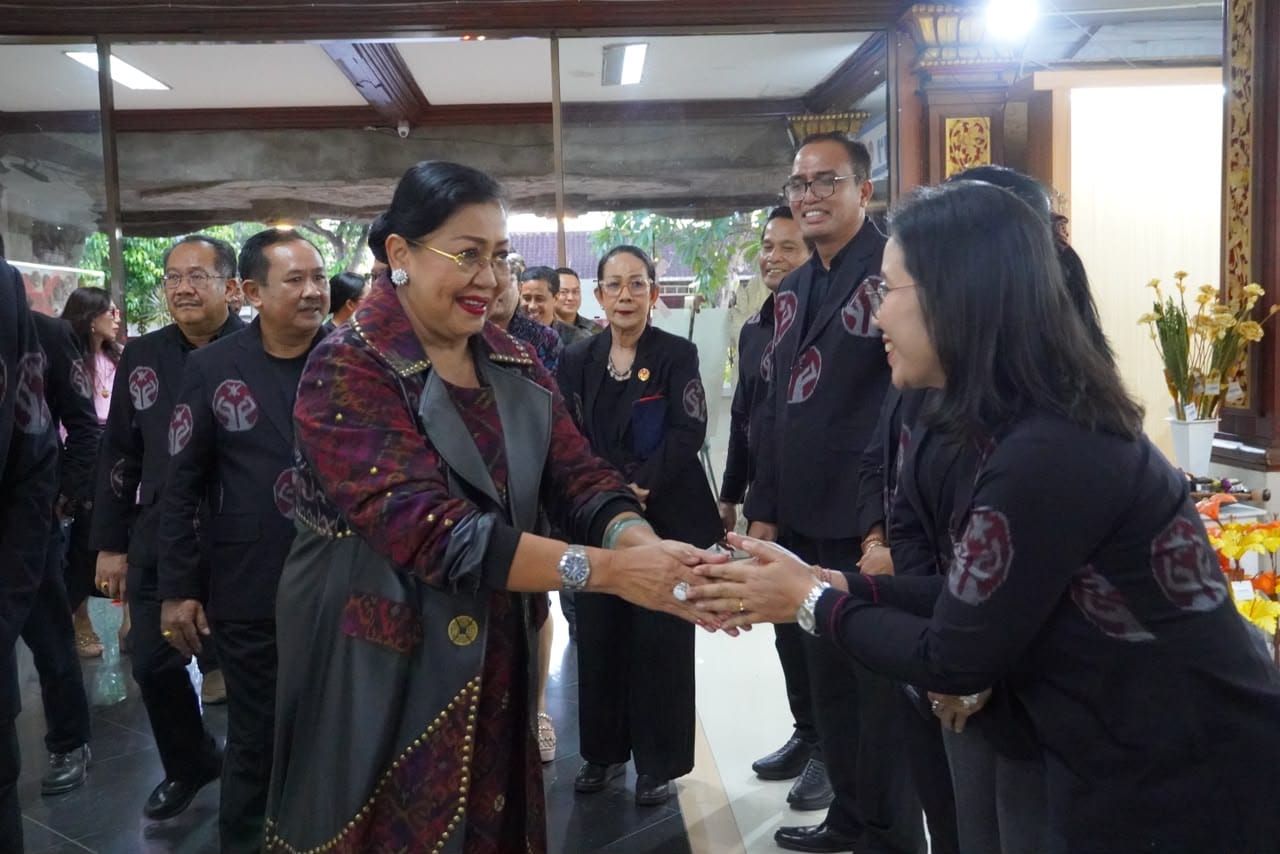 Endek Bali Alami Paradoks: Pengguna Melonjak, Profesi Penenun Lokal Malah Terancam Punah