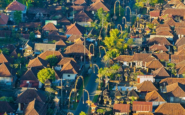 Kalender Bali Selasa 12 Mei 2026: Hari “Panas”, Cocok untuk Bakar Genteng tapi Hindari Pasang Atap Rumah