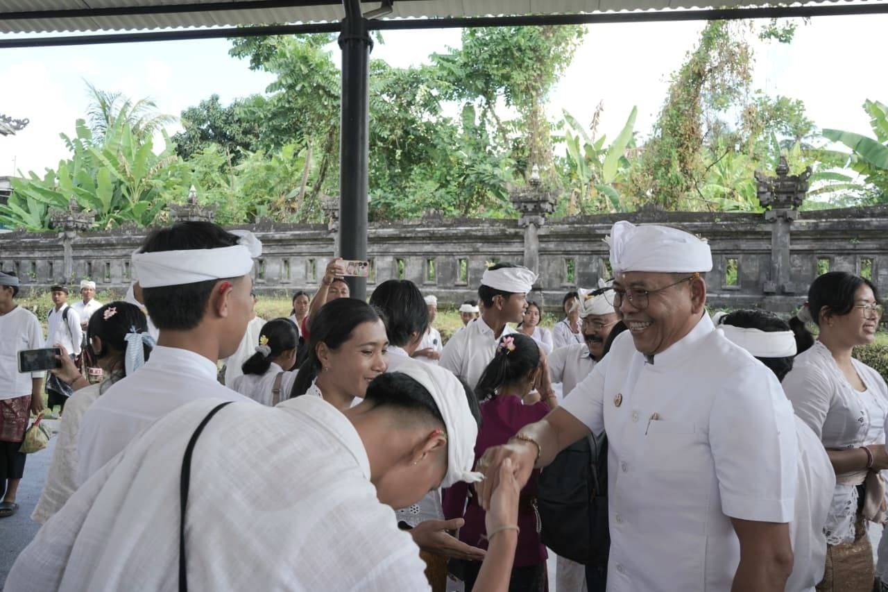 Kirim 228 Atlet Terbaik, Bupati Karangasem Lepas Kontingen Porjar Menuju Tingkat Provinsi Bali