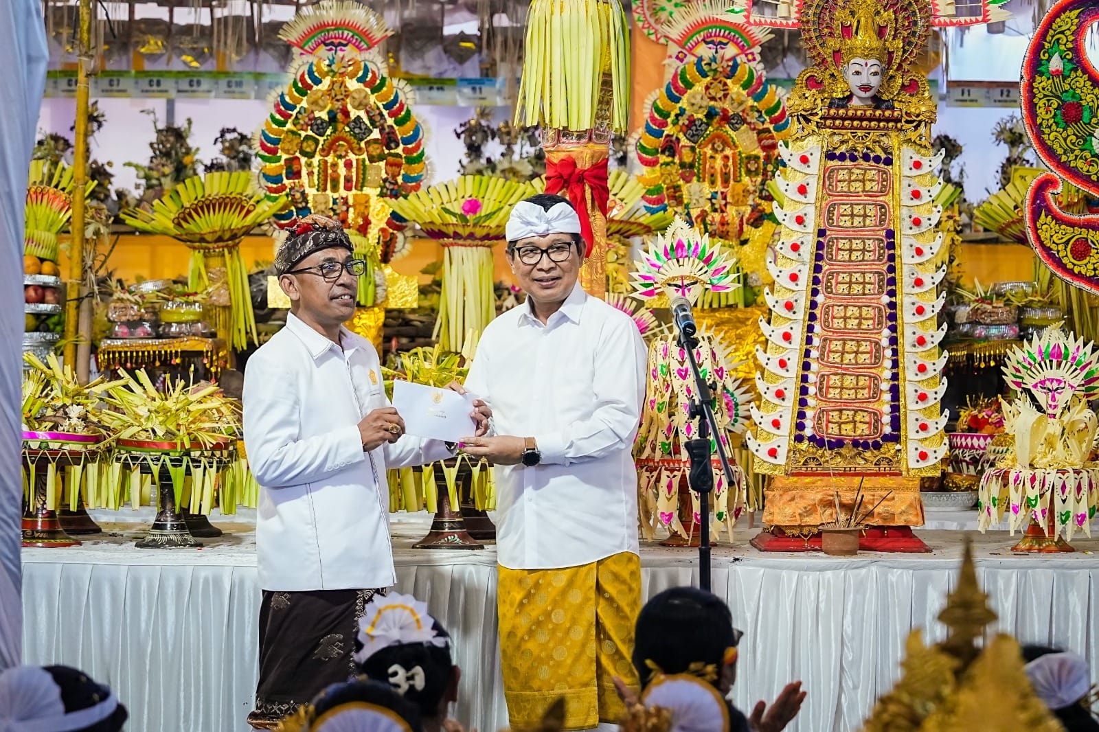 Meringankan Beban Krama, Bupati Adi Arnawa Hadiri Karya Nyawa Wedana Massal di Ungasan