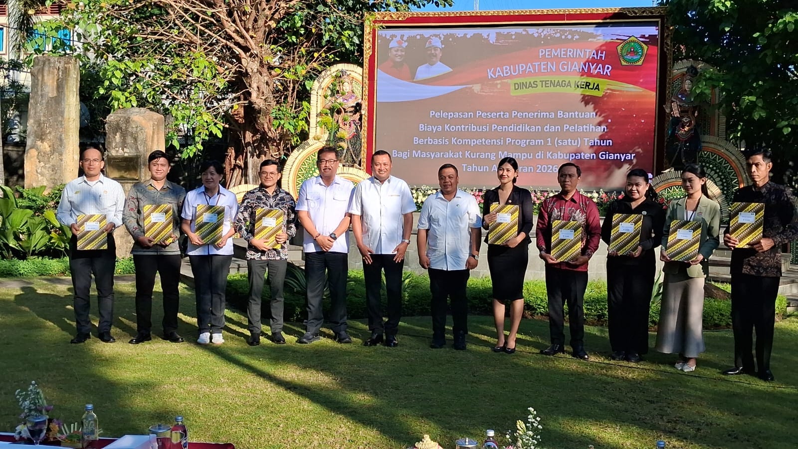 Bupati Mahayastra Lepas 204 Peserta Pelatihan Kompetensi Gianyar, Siapkan SDM Unggul Siap Kerja
