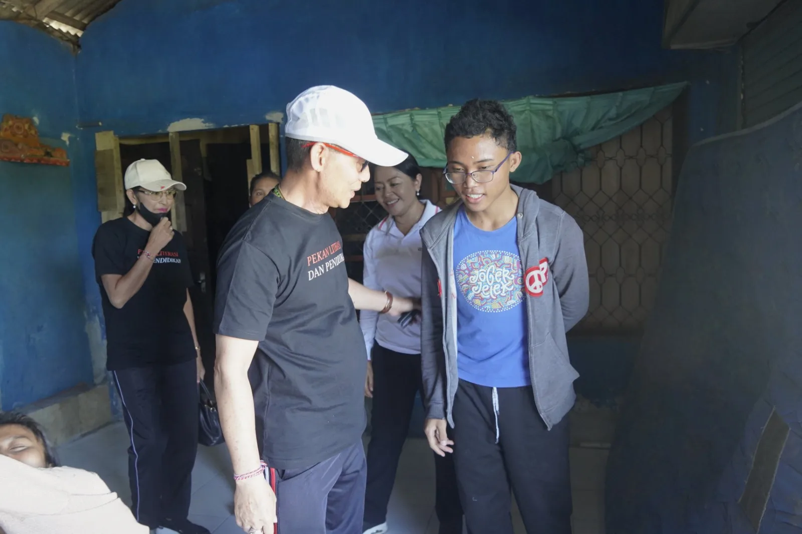 Tunggak Biaya Kos dan Nyaris Diusir, Buruh Tani Asal Nusa Penida Dibantu Rumah Baru oleh Bupati Satria