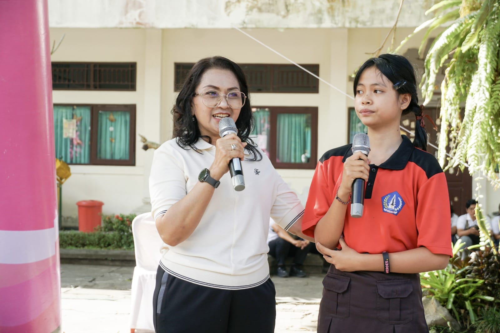 Sosialisasi di SMPN 1 Mengwi: Ny. Rasniathi Adi Arnawa Ajak Generasi Muda Badung Perangi Narkoba dan Bijak Kelola Sampah