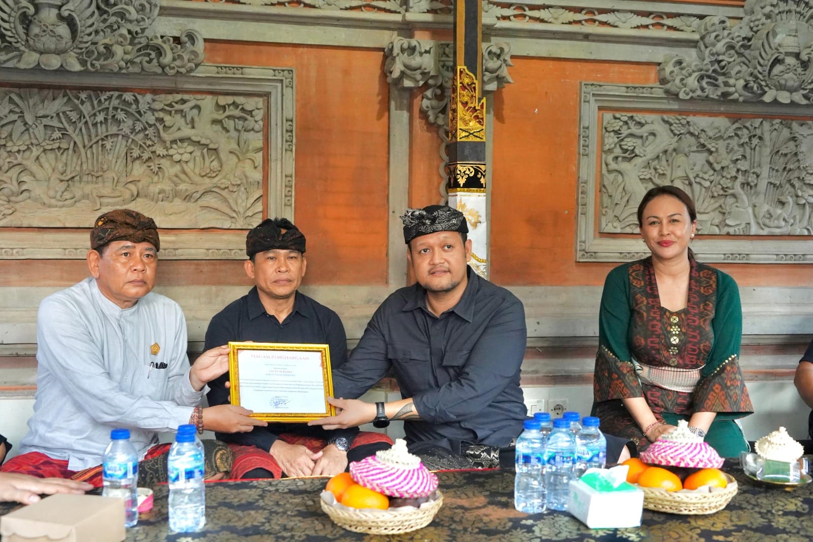 Inovasi Pelayanan Publik Gumi Keris: Wabup Alit Sucipta Serahkan Akta Kematian Tepat Waktu di Rumah Duka