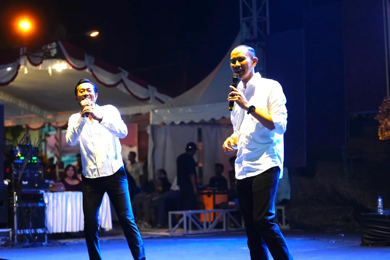 Tutup Pekan Literasi Klungkung 2026, Wabup Tjok Surya ‘Ngibur’ Bareng Raka Sidan di Alun-Alun