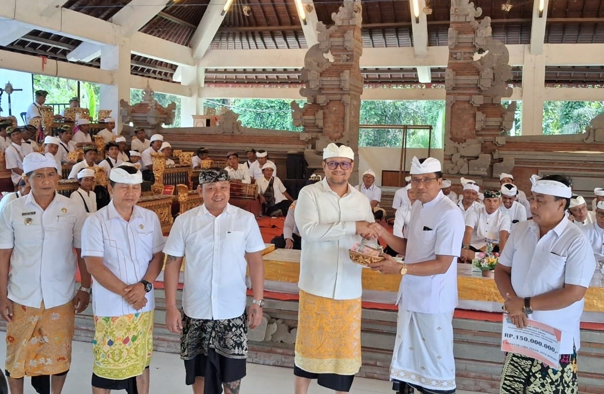 Gelar Upacara Sakral Ngeratep Tapakan, Krama Carangsari Petang Diapresiasi Wakil Bupati Badung