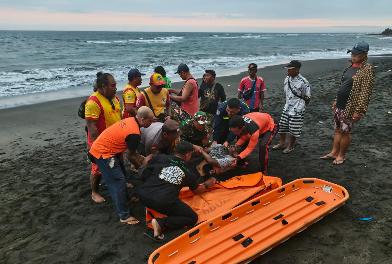 Amor Ing Acintya, Joging Sore di Pantai Pering, Putu Fran Terjatuh dan Meninggal Ditempat