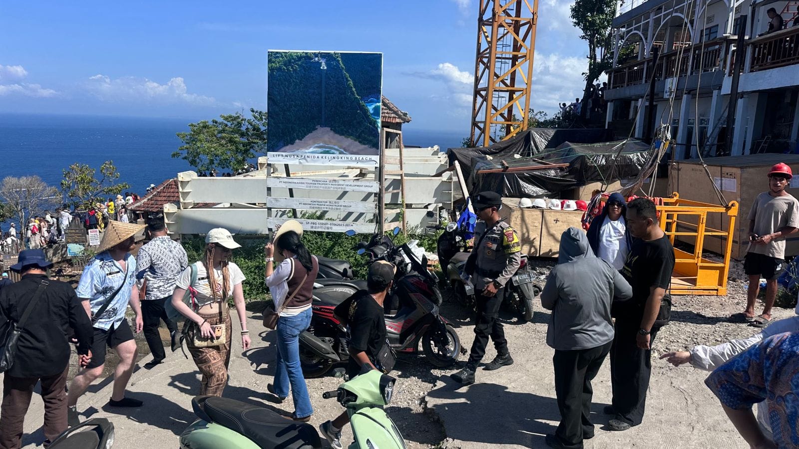 Hoax ! Pemprov Bali Kalah Gugatan Proyek Lift Kaca di Kelingking Beach, Baru Tahap Sidang Lapangan
