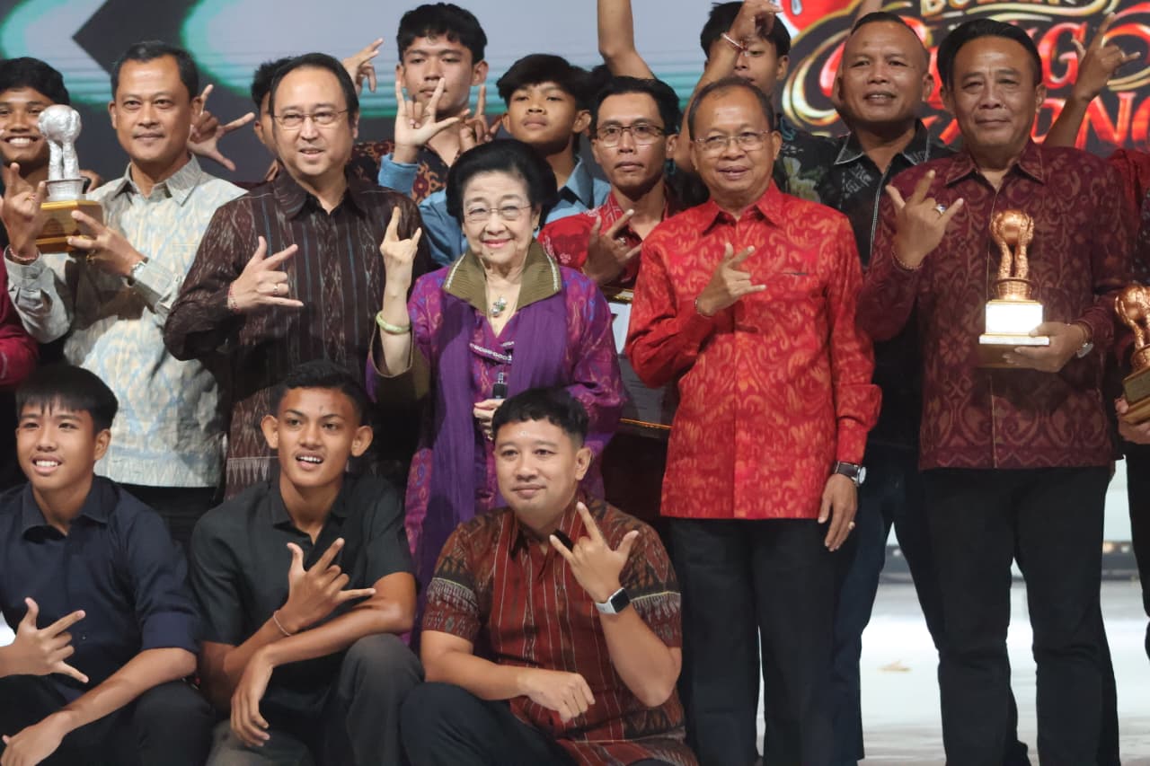Di Hadapan Megawati Soekarnoputri, Wayan Koster Laporkan Kesuksesan 16 Kegiatan Bulan Bung Karno di Bali