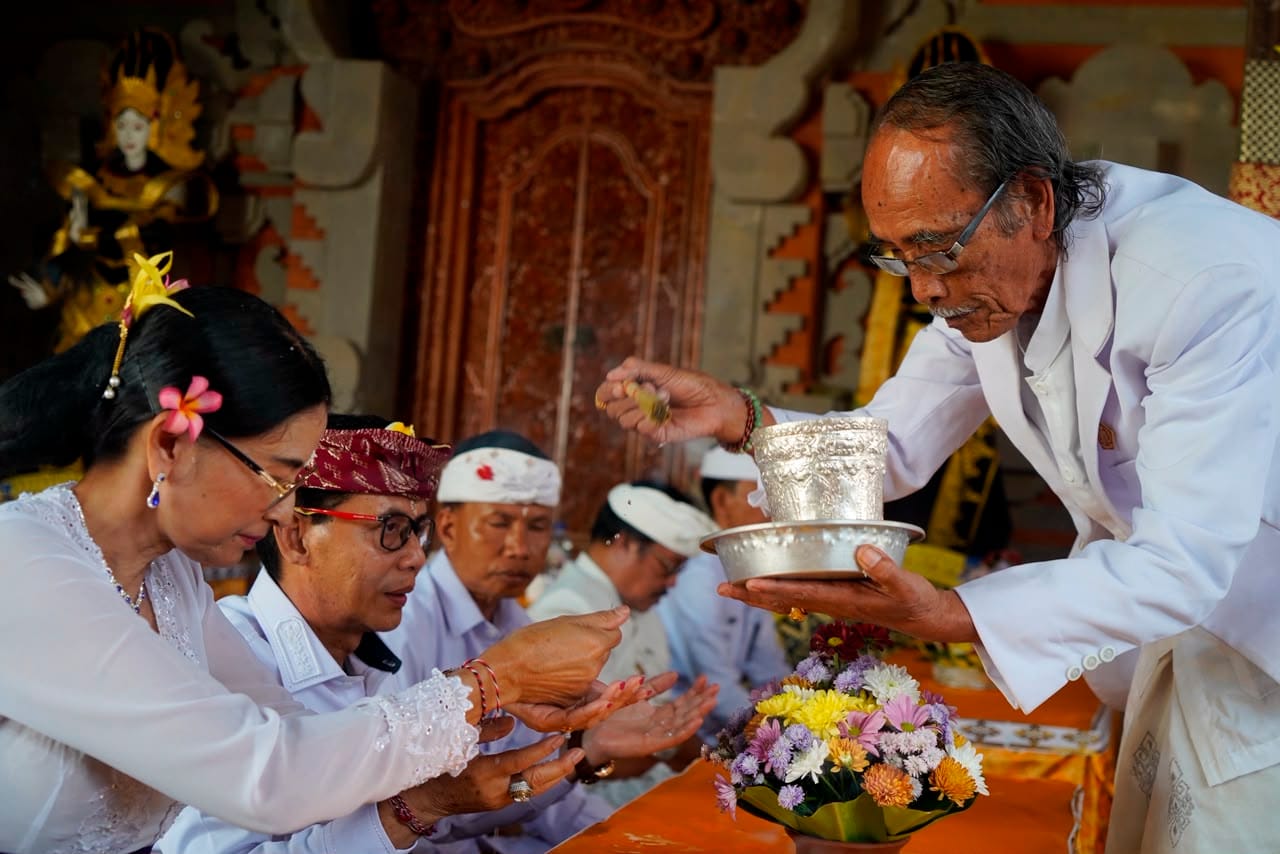 Rahina Purnama Kasa, Bupati Klungkung Hadiri Pujawali dan Karya di Sejumlah Pura