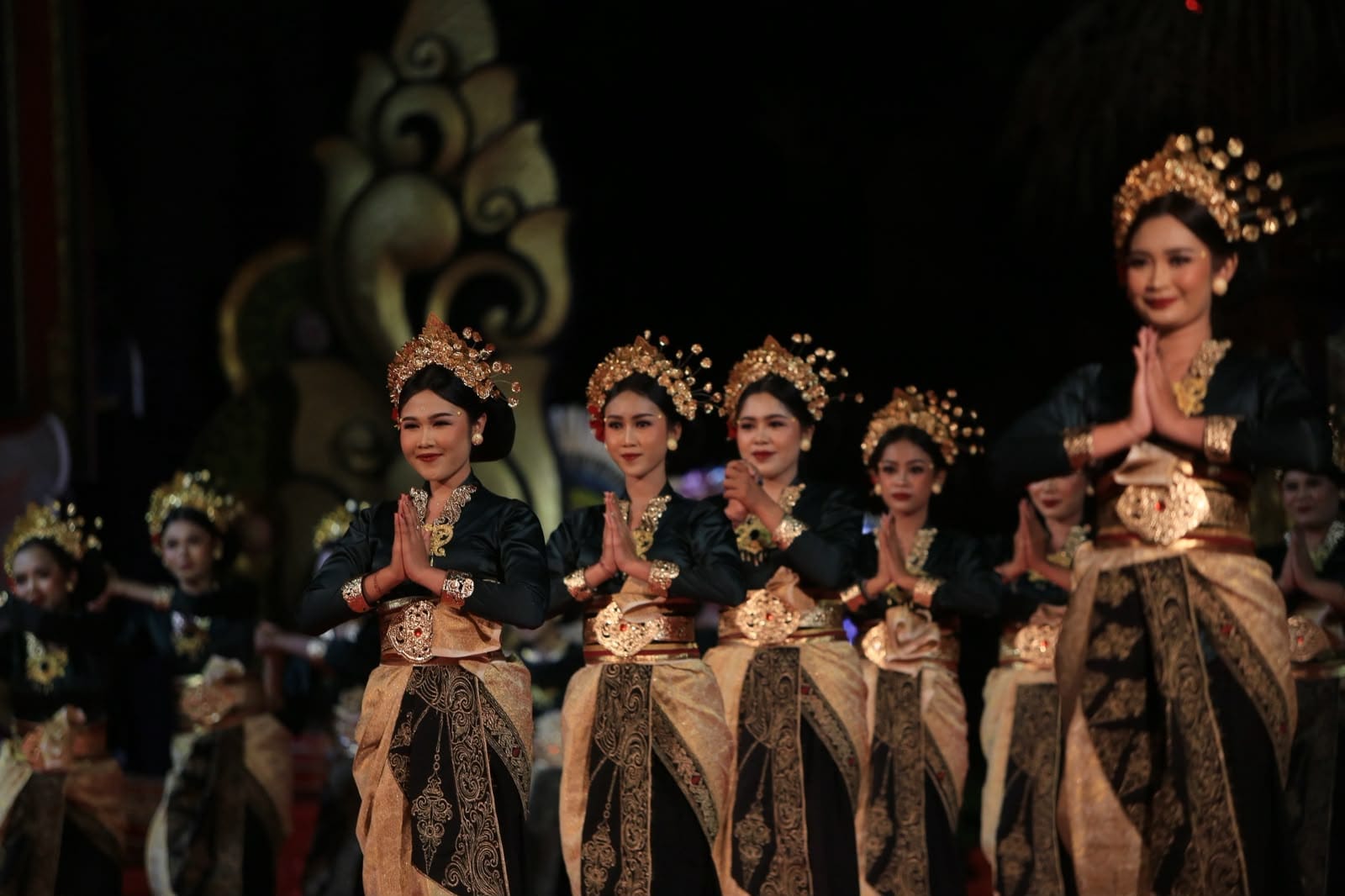 Padukan Gong Kebyar dan Angklung, Duta Wanita Klungkung Cetak Prestasi di Panggung Art Center