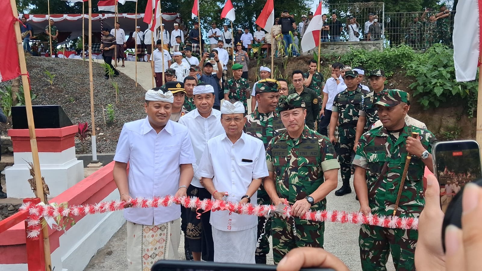 Hubungkan Dua Banjar di Saba Gianyar, Jembatan Perintis Garuda Diresmikan Pangdam Hingga Gubernur