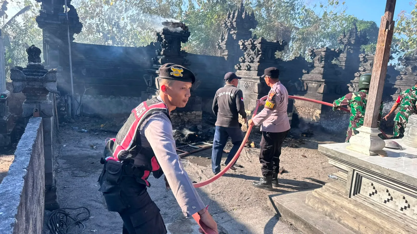 Duga Akibat Sisa Pembakaran Banten, Pura Puseh Nyuh Kukuh Nusa Penida Terbakar Hebat, Kerugian Rp1,5 Miliar