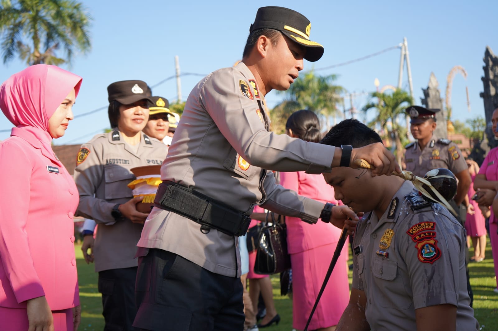 82 Personel Polres Gianyar Resmi Naik Pangkat