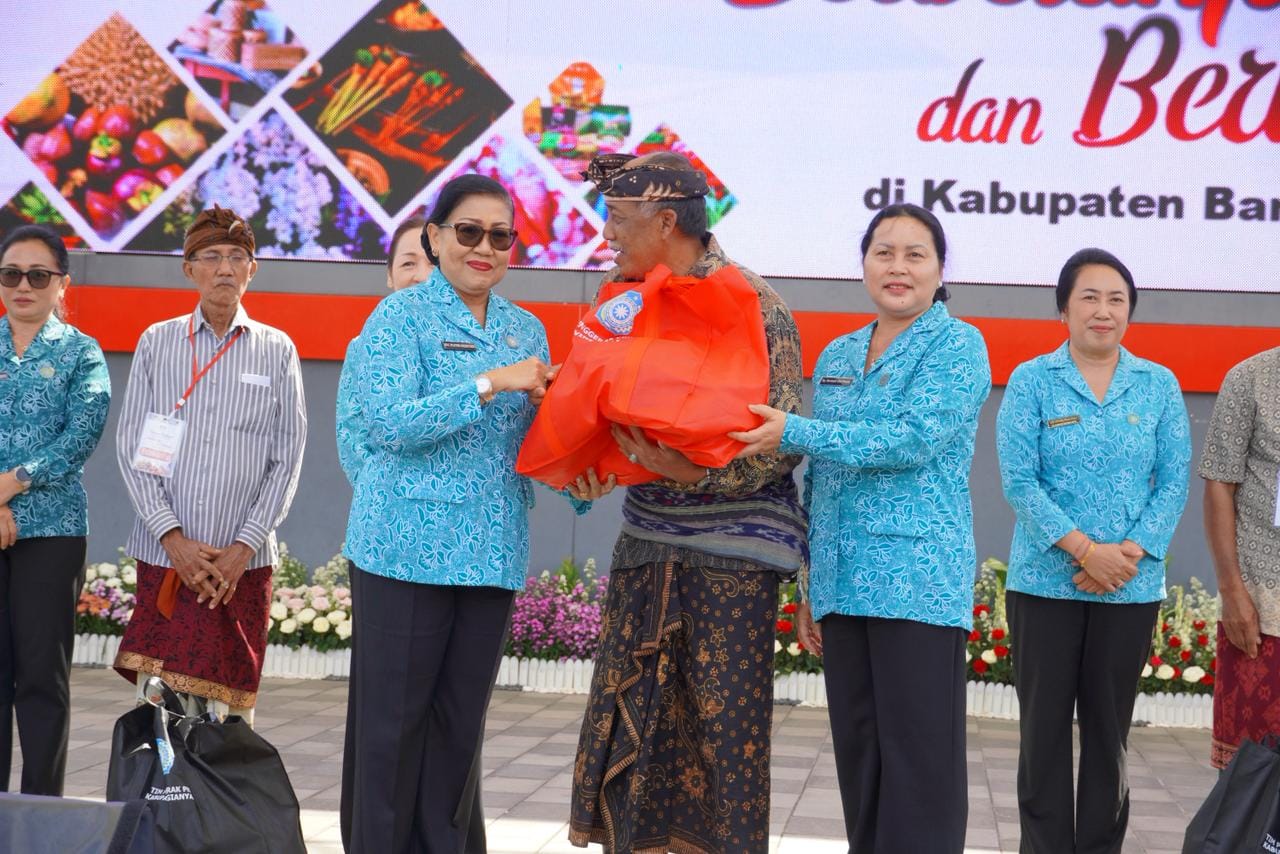 Ibu Putri Koster Jadikan Pasar Rakyat sebagai Gerakan Ekonomi dan Perubahan Perilaku