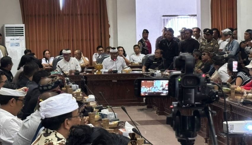 Pengurus – Nasabah LPD Bedulu “Sidang” di DPRD Gianyar, Ketua Dewan Kritik Ketua LPD