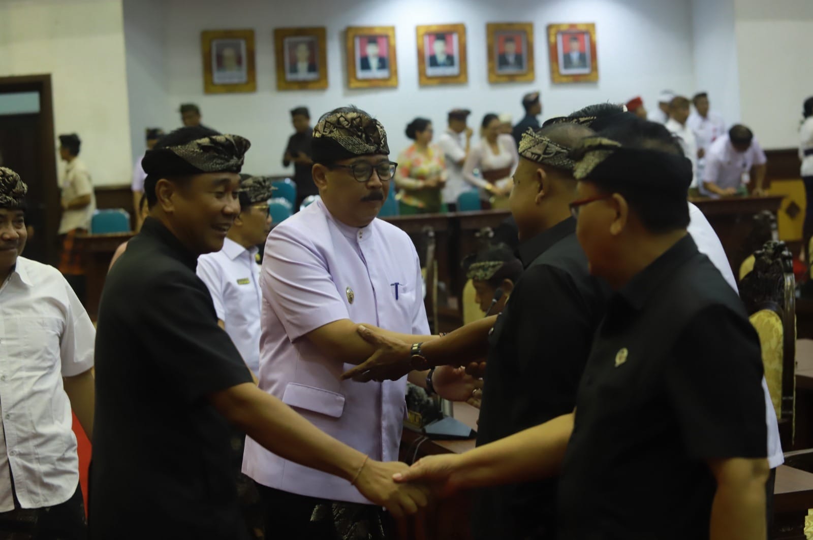 Wabup Agung Mayun Jawab Pemandangan Umum Fraksi DPRD Gianyar Terkait APBD 2025