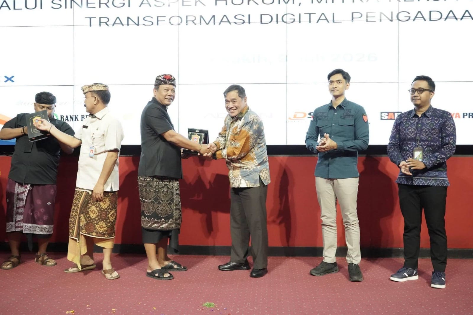 Perkuat Transformasi Digital dan Aspek Hukum, Wabup Guru Pandu Buka Rakor UKPBJ Karangasem 2026 di Besakih
