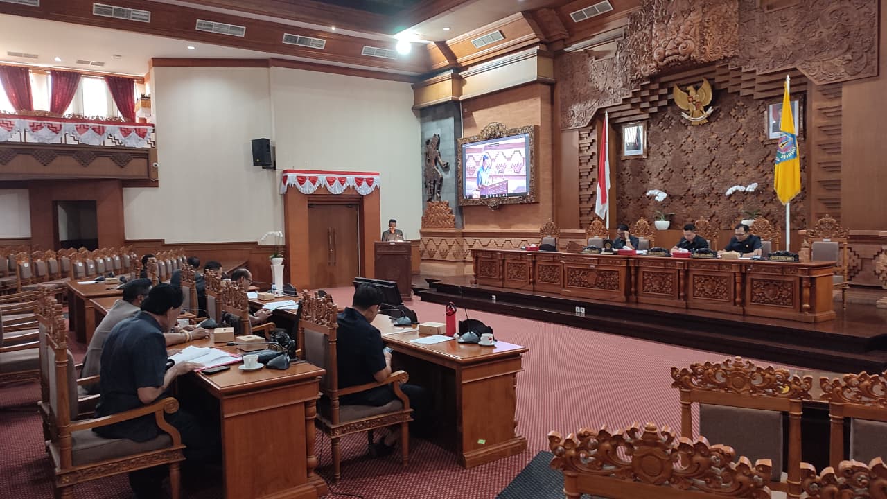 Pendapatan Lampaui Target, DPRD Denpasar Setujui LPJ APBD 2025 dengan 11 Catatan Strategis